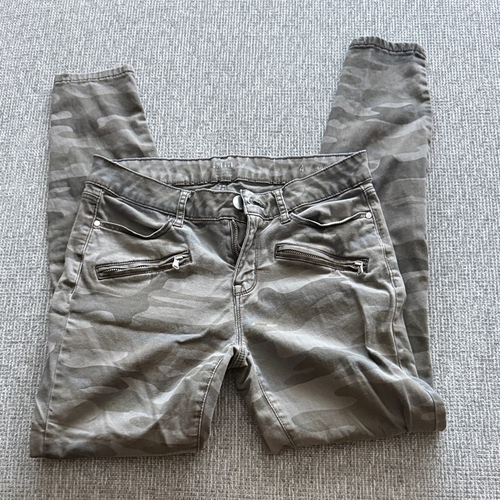 a.n.a Camo Skinny Jeans in Gray